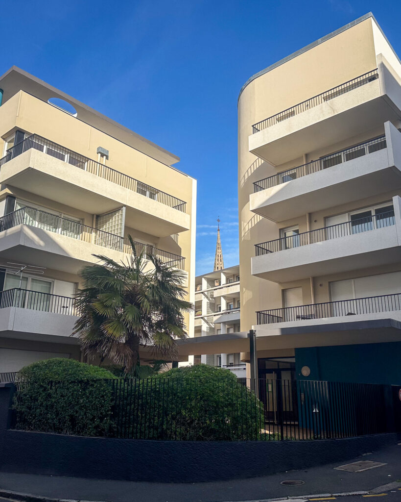 Ravalement de façade à Brest pour un immeuble à fort passage