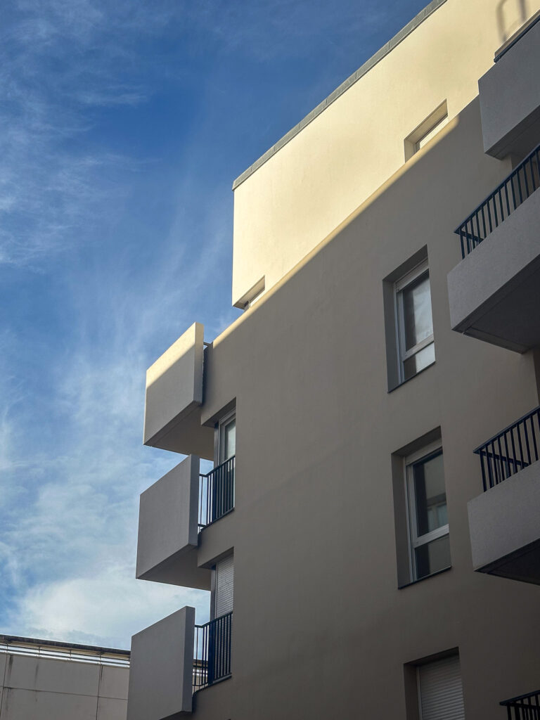 Ravalement de façade à Brest pour un immeuble à fort passage