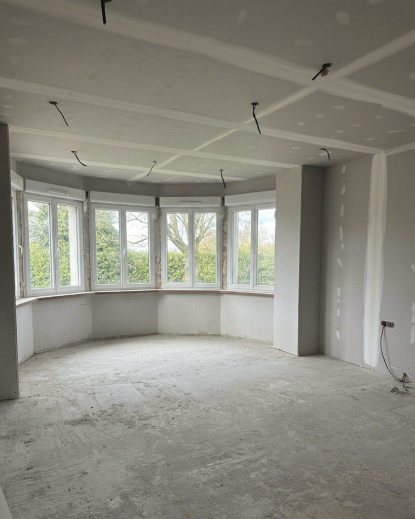 Une rénovation intérieure et isolation globale à Guiclan sur 300 m²